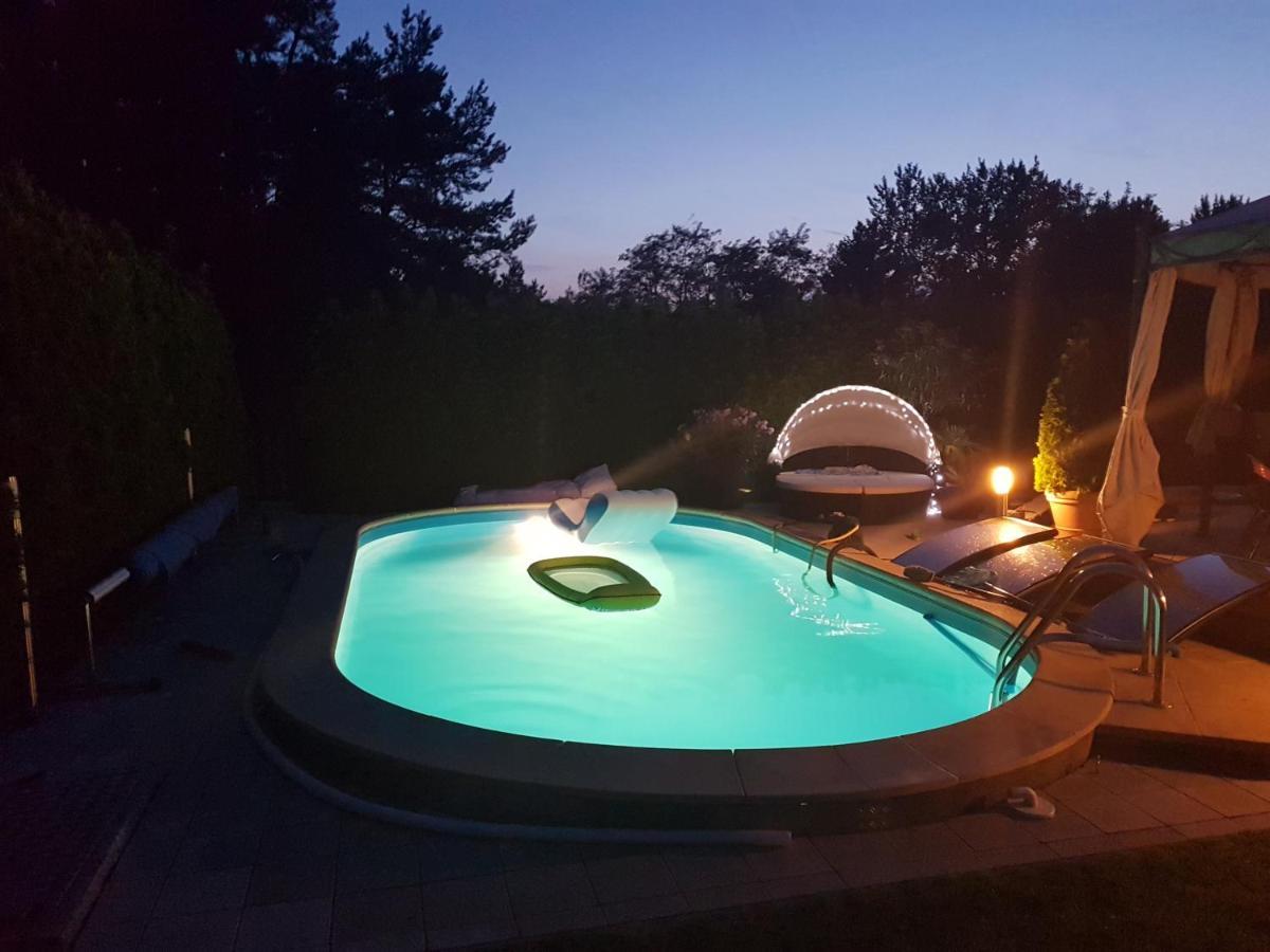 Gaestezimmer Im Bewohnten Efh Mit Pool Und Garten Ziltendorf Bagian luar foto