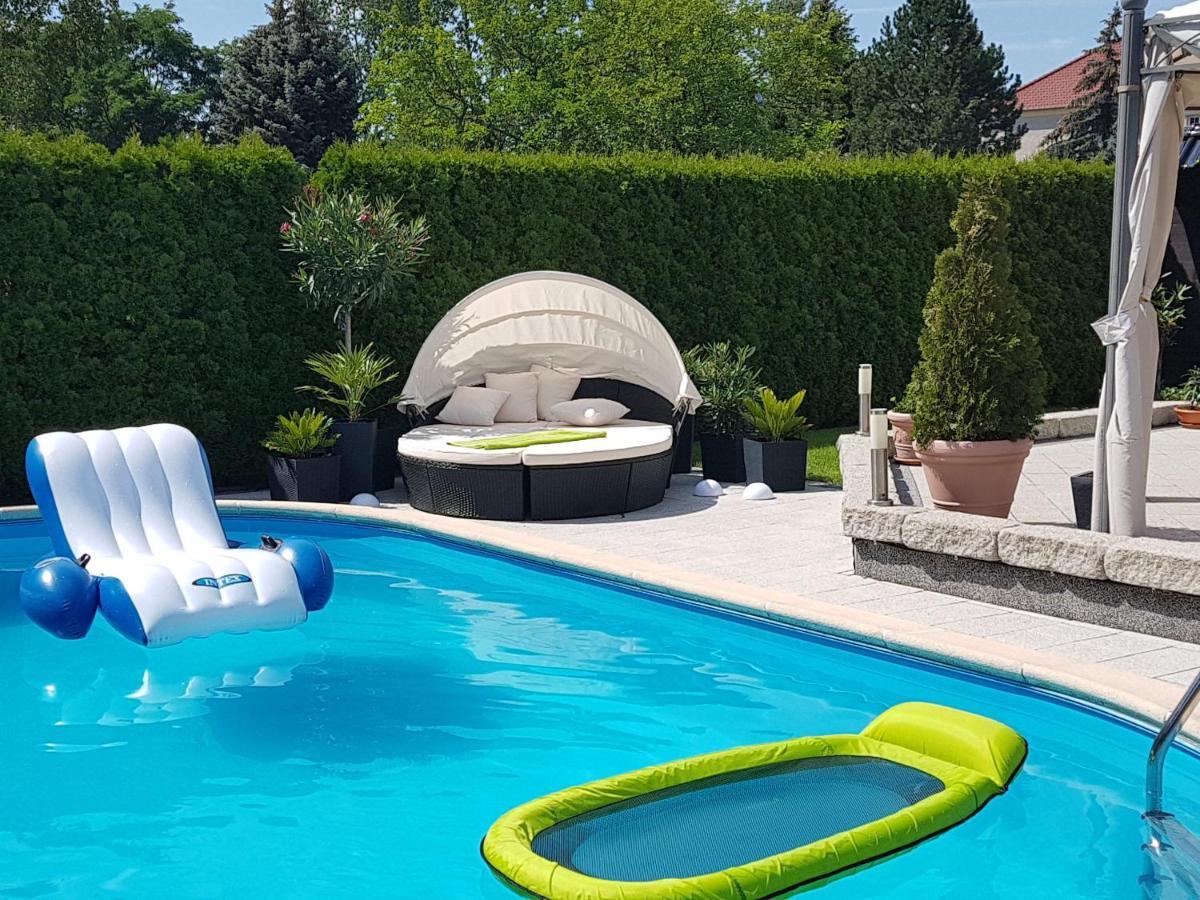 Gaestezimmer Im Bewohnten Efh Mit Pool Und Garten Ziltendorf Bagian luar foto