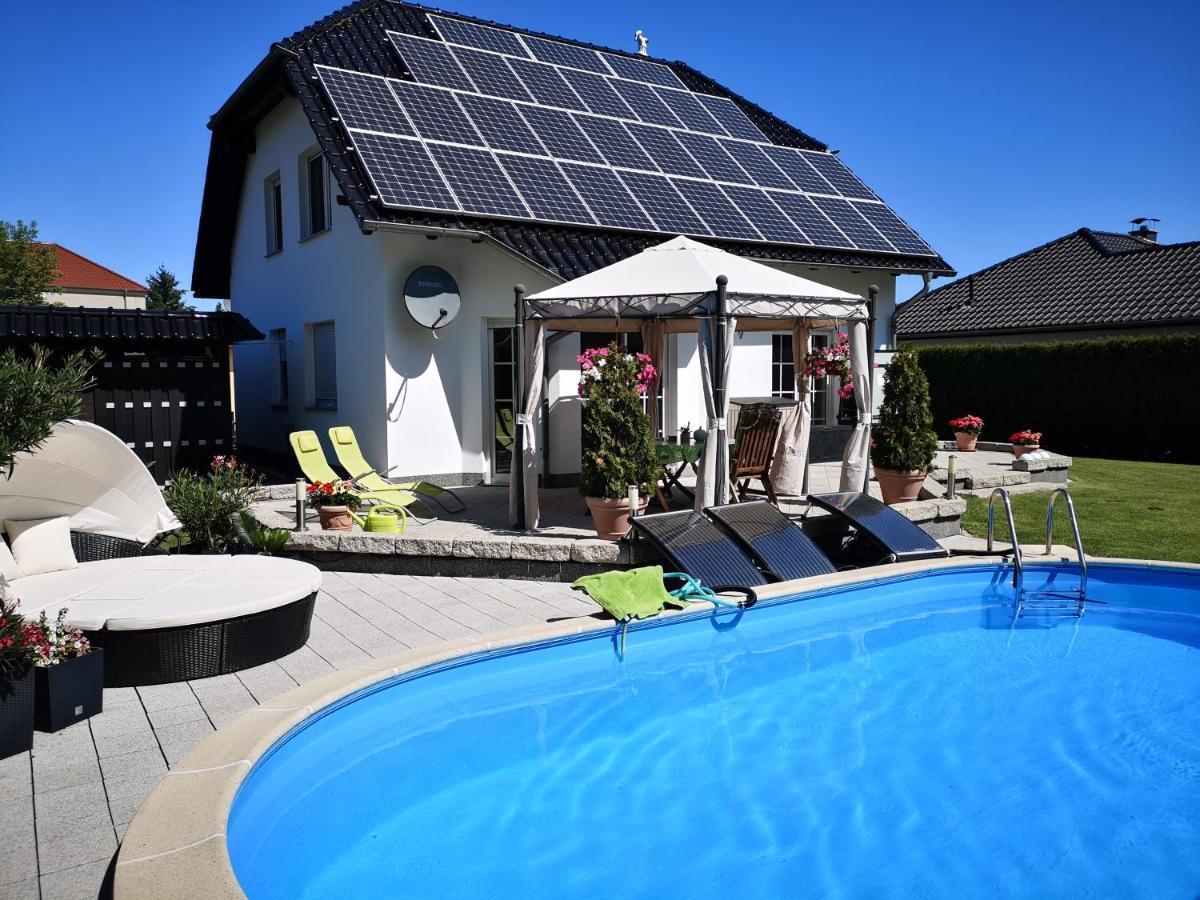 Gaestezimmer Im Bewohnten Efh Mit Pool Und Garten Ziltendorf Bagian luar foto